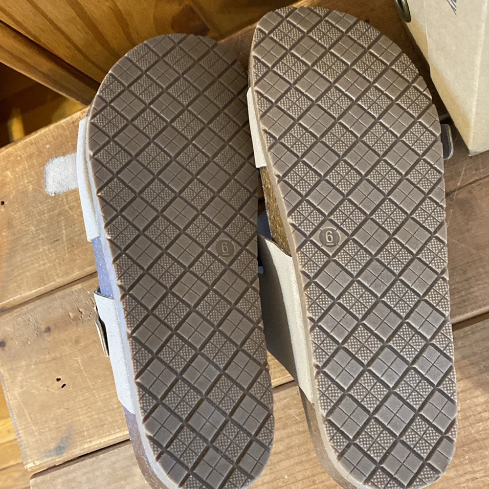 New Bjorndal sandles - Picture 2 of 3